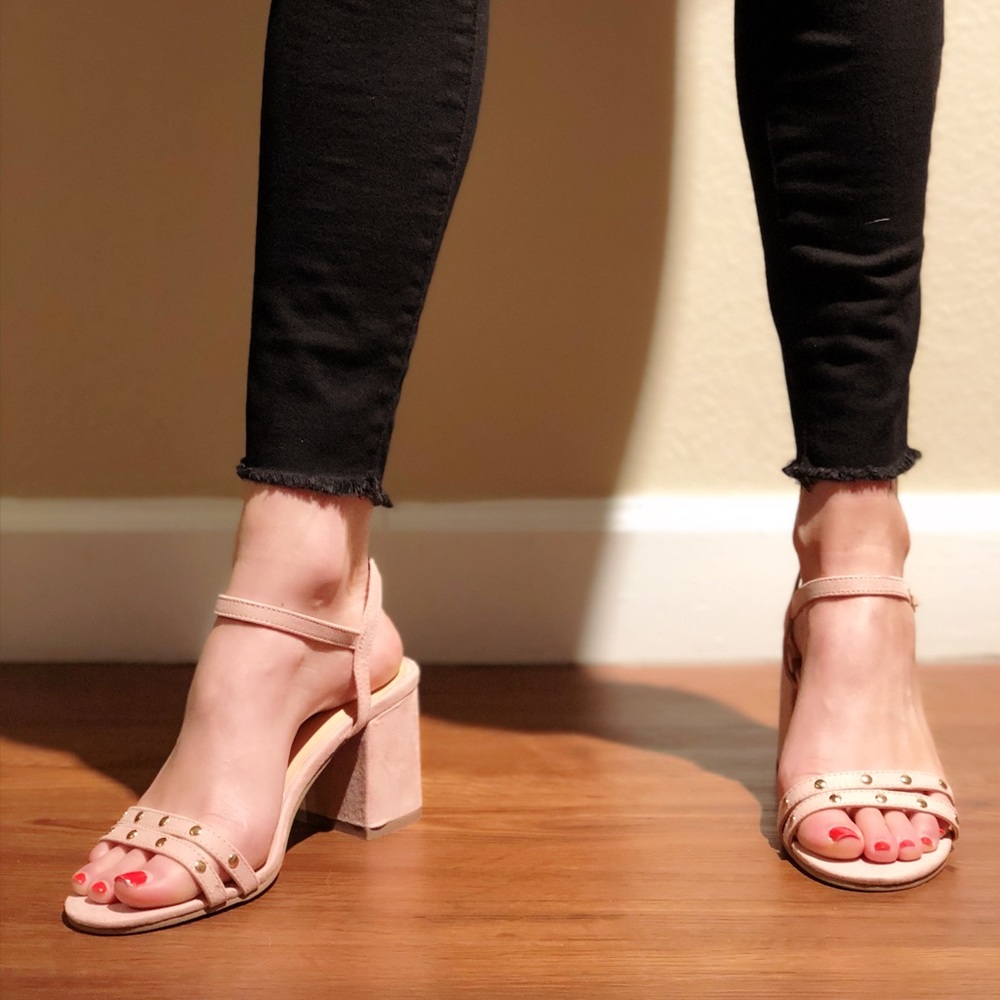 NUDE BLOCK HEELS